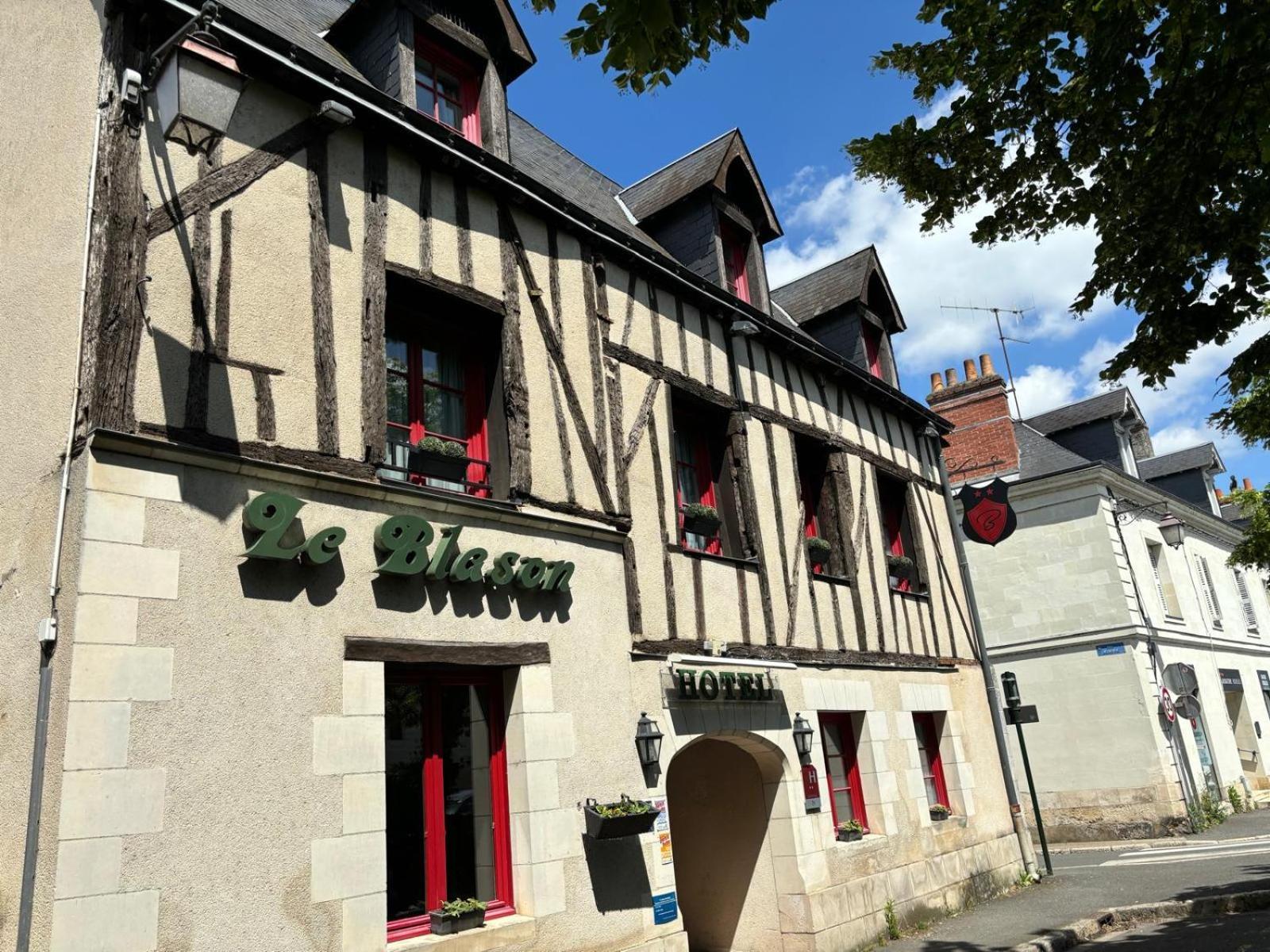 Hotel Le Blason 엉부와스 외부 사진
