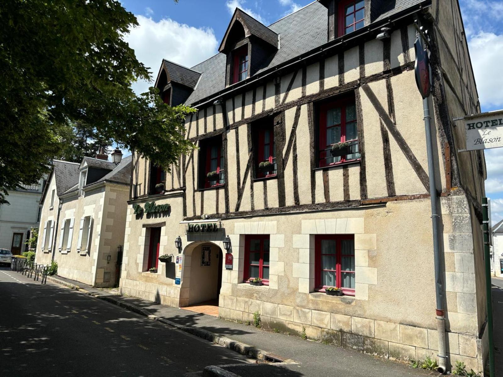 Hotel Le Blason 엉부와스 외부 사진